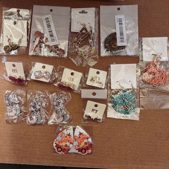 Assorted Womens Fashion Earrings Sets-NEW - Picture 1 of 2